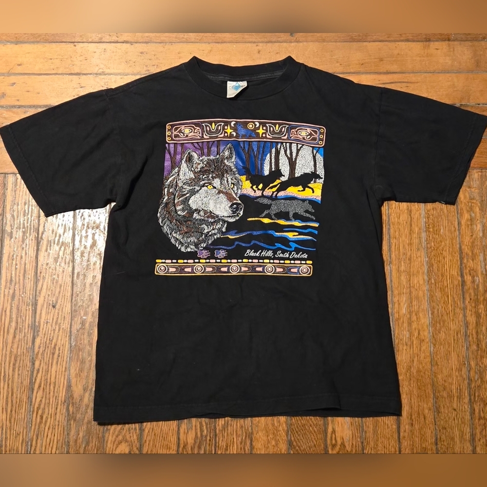 VTG 90s Black Hills SD Wolf Graphic T-Shirt L
